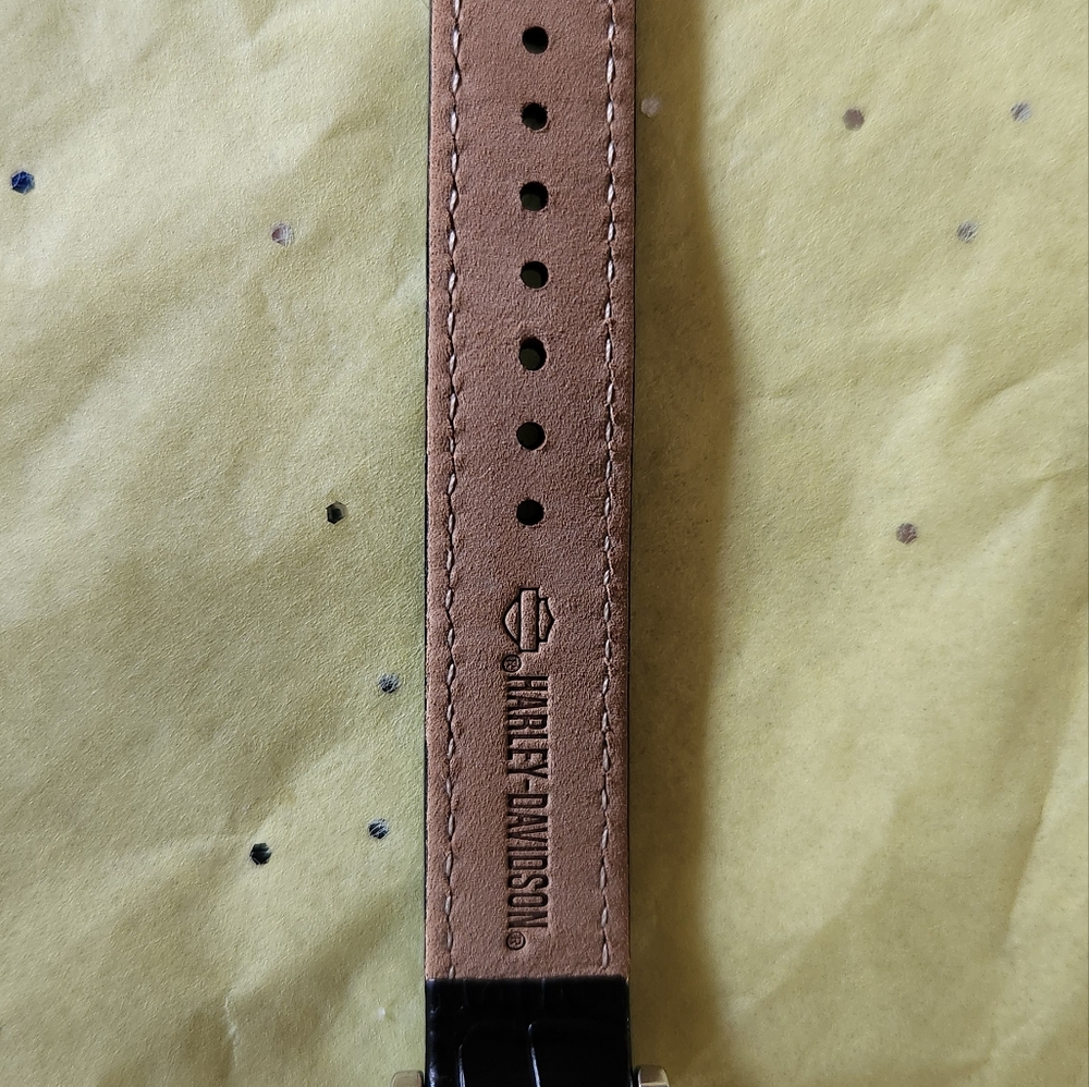 Ladies harley davidson watch - Picture 3 of 5